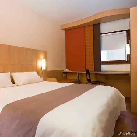 Ibis Centre Hotel 3*