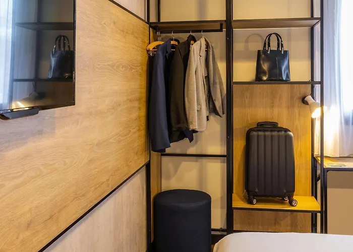 Ibis Centre Hotel 3*